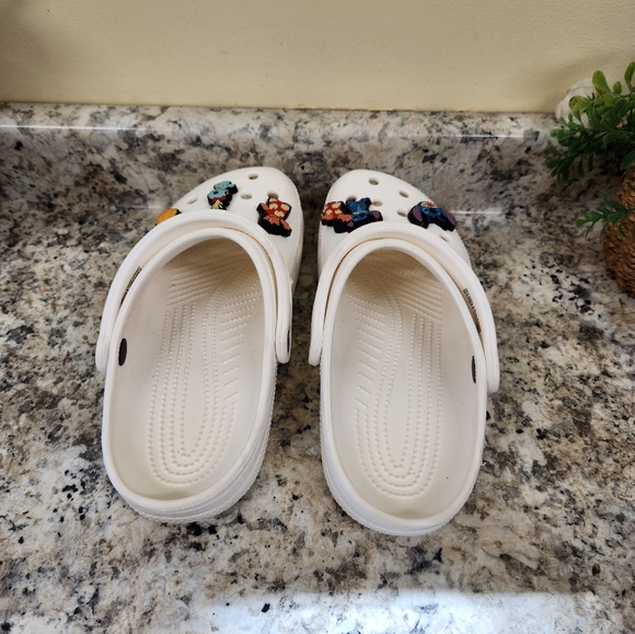 Crocs White With 5 Lilo & Stitch Jibbitz Charms Women's Size 8/ Men's Size 6 - Picture 11 of 16